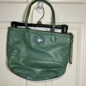 I am selling a till coach purse in good condition.